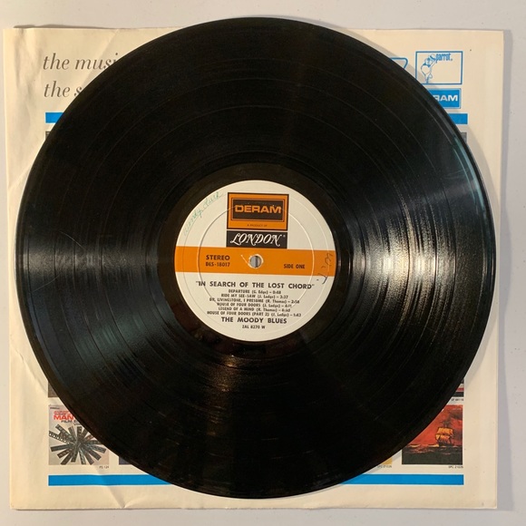 The Moody Blues - In Search of the Lost Chord vinyl record - Picture 6 of 7